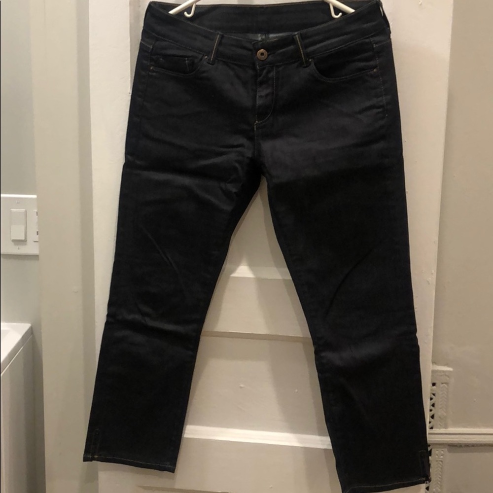 Cropped fitted jeans